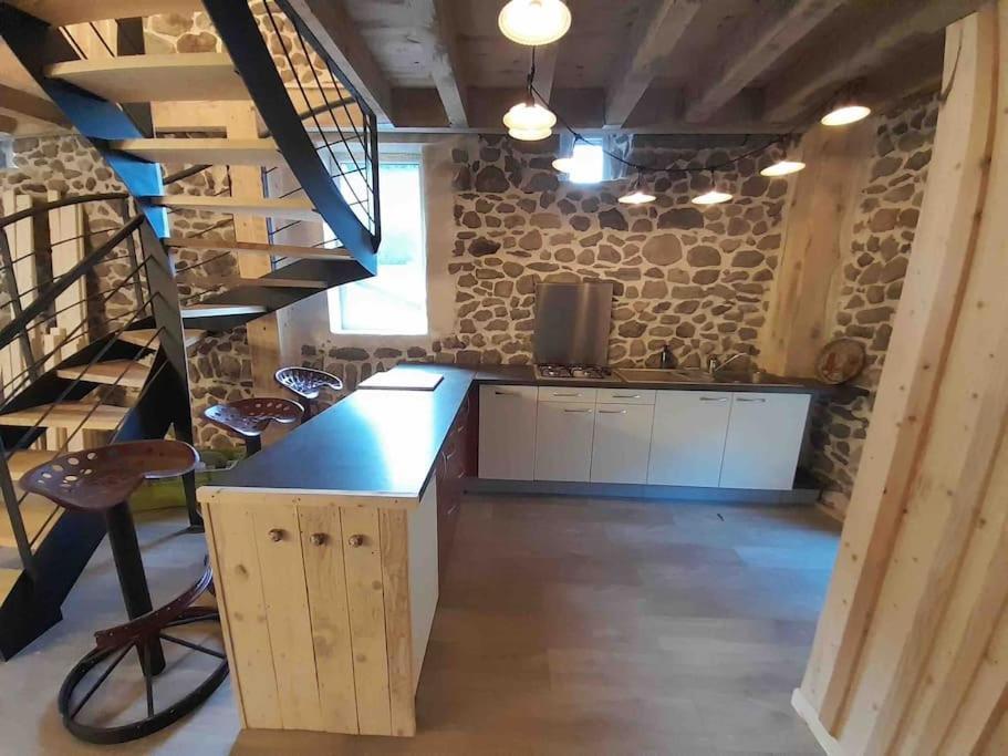 La Grange De La Gratade * Rochefort-Montagne